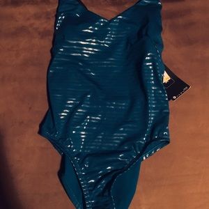 NWT Nike Women’s One Piece Swimsuit